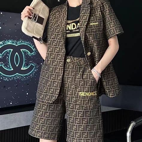 fendi อ่านว่า|*fendi* แปลว่าอะไร ดูความหมาย ตัวอย่างป.